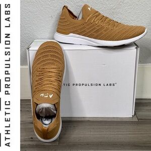 APL TECHLOOM WAVE SNEAKERS TAN MENS 12 LUXE KNIT RUNNING ATHLETIC SHOES  **NIB**
